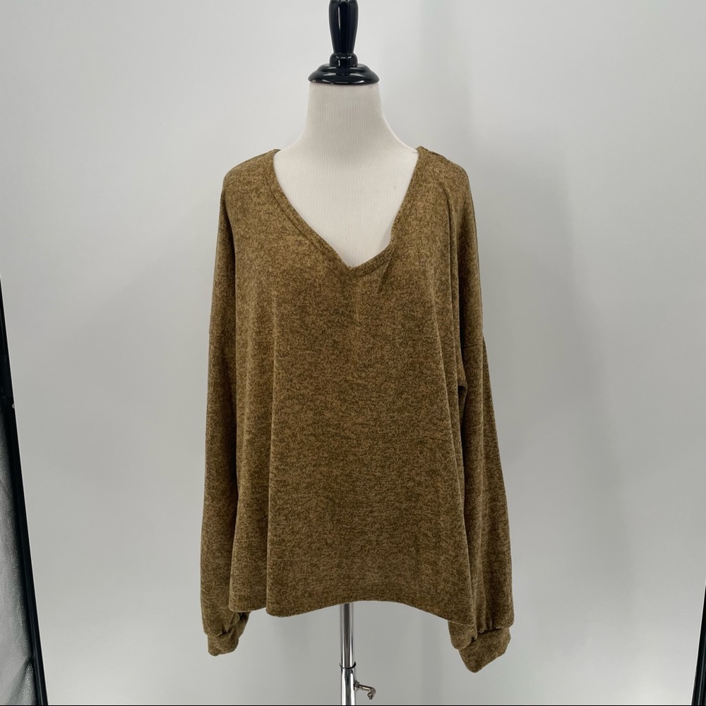 Free Kisses Woman’s Long Sleeve Top